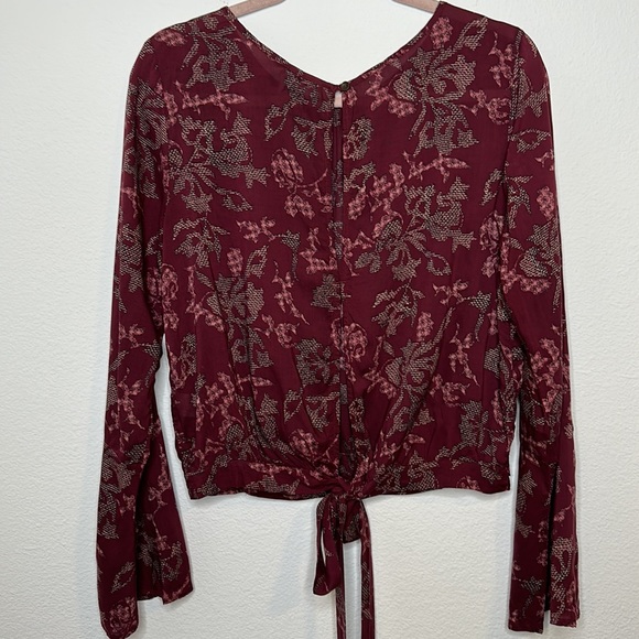 Melrose + Market flare sleeve, open back with tie, maroon blouse, size medium - Picture 3 of 5